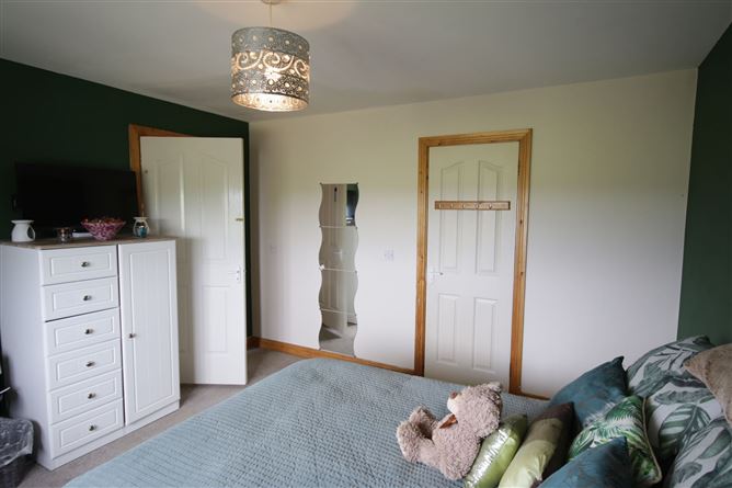 Photo 40 of 44 — 18 Mooreville Estate, Rathdowney, Laois