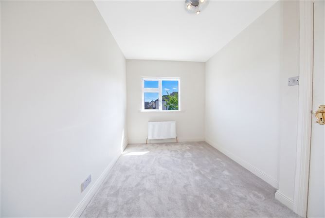 Photo 17 of 33 — 2 Carrick Court, Portmarnock, Dublin