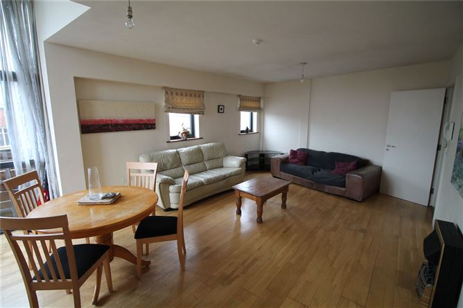 11 La, 24/25 West Street, Drogheda, Co. Louth
