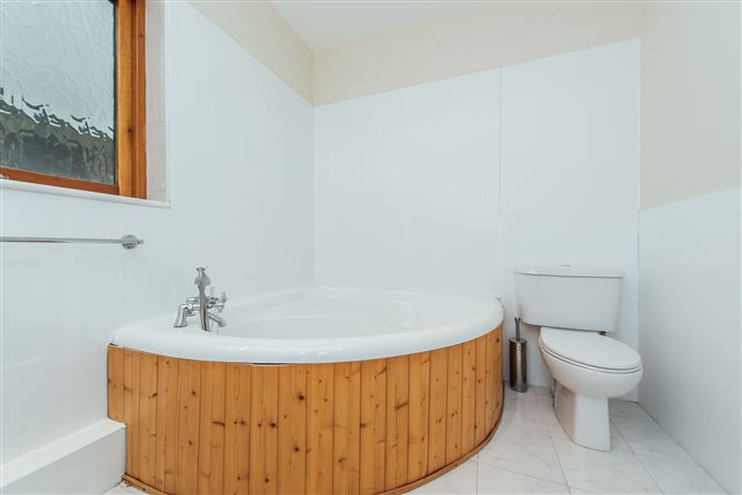 18 Shrewsbury Park, Ballsbridge, Dublin 4