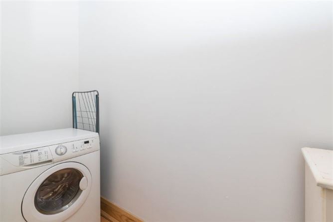 https://photos-a.propertyimages.ie/media/9/4/3/4946349/535700af-f097-46d4-96f8-b4561b7b5737_l.jpg