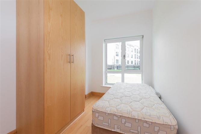 https://photos-a.propertyimages.ie/media/9/4/3/4946349/535700af-f097-46d4-96f8-b4561b7b5737_l.jpg