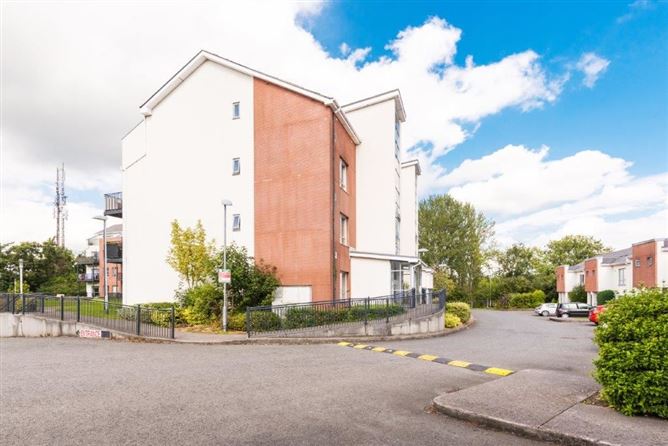 https://photos-a.propertyimages.ie/media/9/4/3/4946349/535700af-f097-46d4-96f8-b4561b7b5737_l.jpg