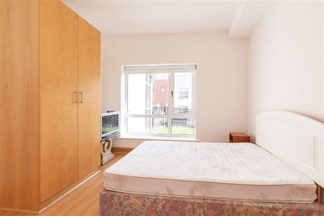 https://photos-a.propertyimages.ie/media/9/4/3/4946349/535700af-f097-46d4-96f8-b4561b7b5737_l.jpg