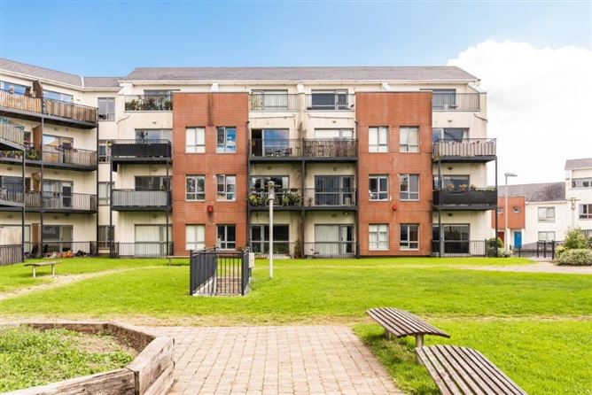 https://photos-a.propertyimages.ie/media/9/4/3/4946349/535700af-f097-46d4-96f8-b4561b7b5737_l.jpg