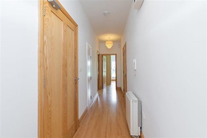 https://photos-a.propertyimages.ie/media/9/4/3/4946349/535700af-f097-46d4-96f8-b4561b7b5737_l.jpg