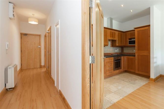 https://photos-a.propertyimages.ie/media/9/4/3/4946349/535700af-f097-46d4-96f8-b4561b7b5737_l.jpg