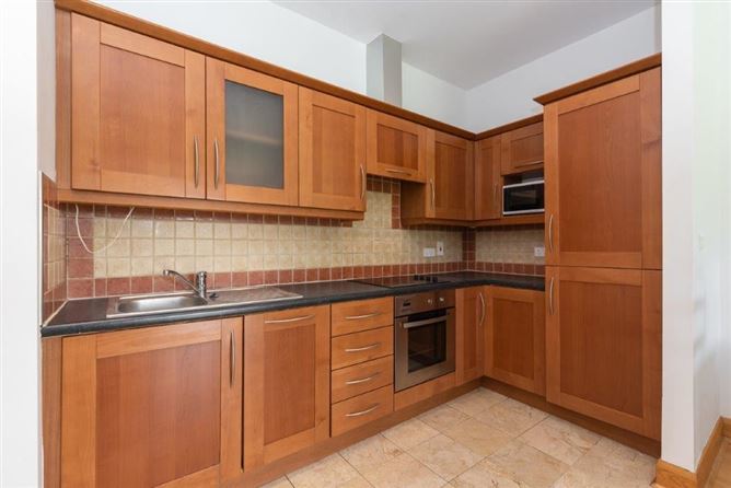 https://photos-a.propertyimages.ie/media/9/4/3/4946349/535700af-f097-46d4-96f8-b4561b7b5737_l.jpg