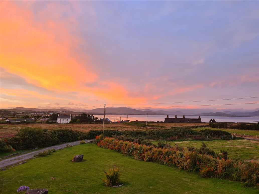 Ref 1213 - Sunset Cottage, Reen, Ballinskelligs, Kerry