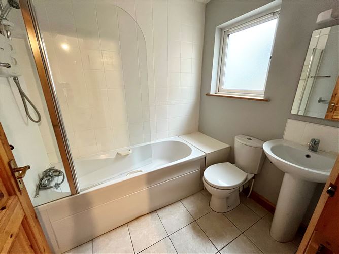 77 Highfield Manor, Crossneen, Carlow, Co. Carlow