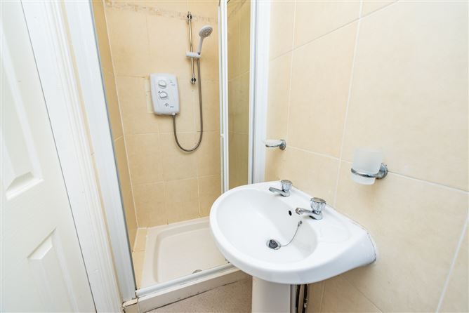 https://photos-a.propertyimages.ie/media/9/4/4/4914449/3ca093ed-dde4-4999-b4ad-2b8d6908f1a1_l.jpg