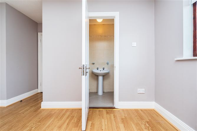 https://photos-a.propertyimages.ie/media/9/4/4/4914449/3ca093ed-dde4-4999-b4ad-2b8d6908f1a1_l.jpg