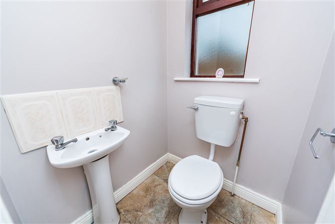 https://photos-a.propertyimages.ie/media/9/4/4/4914449/3ca093ed-dde4-4999-b4ad-2b8d6908f1a1_l.jpg