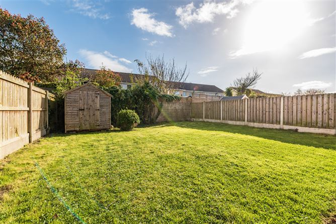 https://photos-a.propertyimages.ie/media/9/4/4/4914449/3ca093ed-dde4-4999-b4ad-2b8d6908f1a1_l.jpg