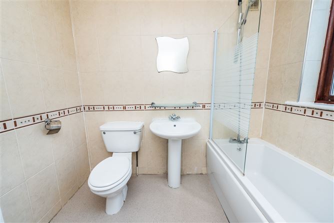 https://photos-a.propertyimages.ie/media/9/4/4/4914449/3ca093ed-dde4-4999-b4ad-2b8d6908f1a1_l.jpg