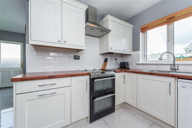 https://photos-a.propertyimages.ie/media/9/4/5/4946549/bc8ce61c-283b-4ced-919c-003fdba26a87_l.jpg