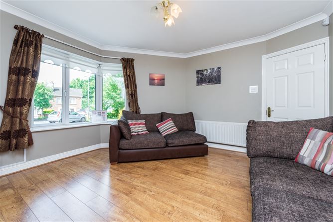 https://photos-a.propertyimages.ie/media/9/4/5/4946549/bc8ce61c-283b-4ced-919c-003fdba26a87_l.jpg
