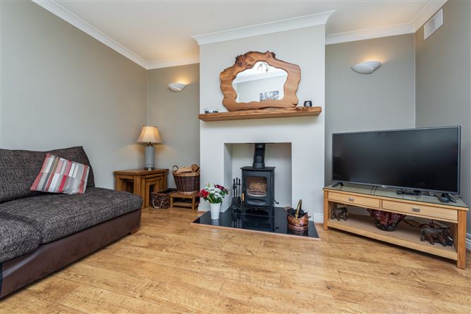 https://photos-a.propertyimages.ie/media/9/4/5/4946549/bc8ce61c-283b-4ced-919c-003fdba26a87_l.jpg