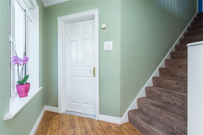 https://photos-a.propertyimages.ie/media/9/4/5/4946549/bc8ce61c-283b-4ced-919c-003fdba26a87_l.jpg