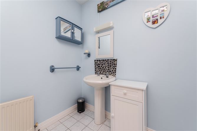 https://photos-a.propertyimages.ie/media/9/4/5/4946549/bc8ce61c-283b-4ced-919c-003fdba26a87_l.jpg