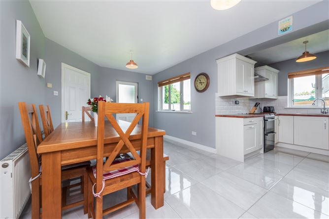 https://photos-a.propertyimages.ie/media/9/4/5/4946549/bc8ce61c-283b-4ced-919c-003fdba26a87_l.jpg