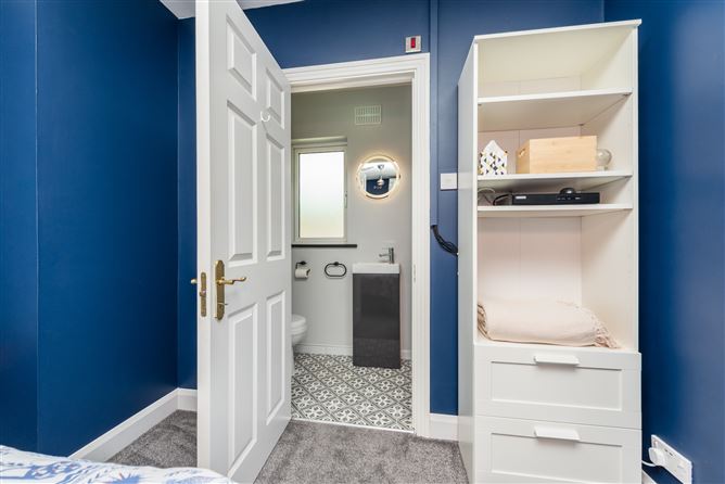 https://photos-a.propertyimages.ie/media/9/4/5/4946549/bc8ce61c-283b-4ced-919c-003fdba26a87_l.jpg