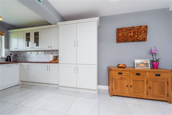 https://photos-a.propertyimages.ie/media/9/4/5/4946549/bc8ce61c-283b-4ced-919c-003fdba26a87_l.jpg