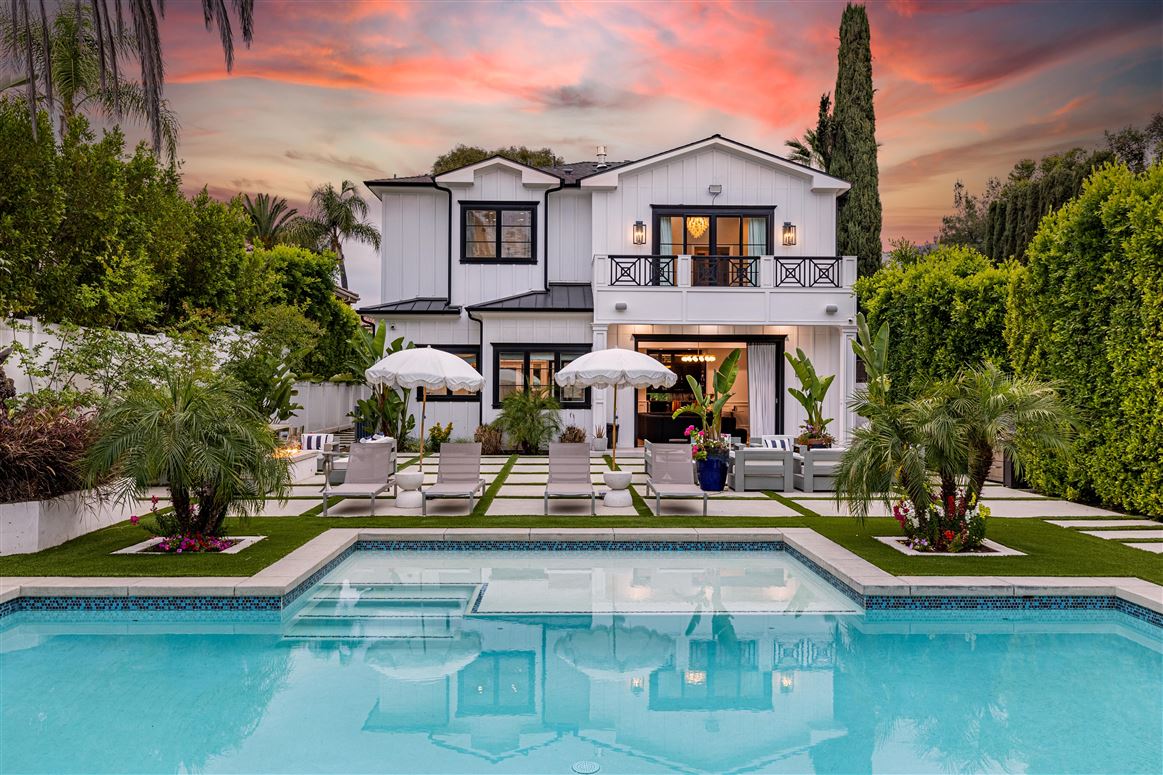 Tarzana Farmhouse,Los Angeles,California,USA