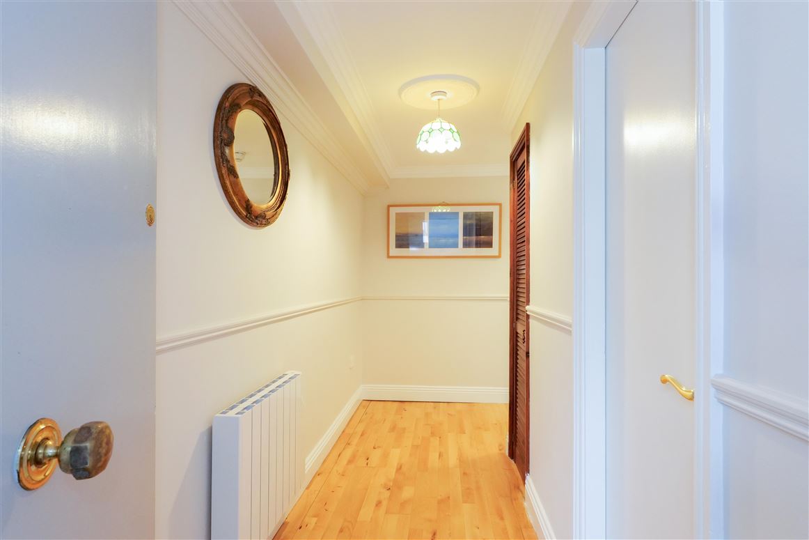 11 Bayview Court, Lough Atalia Road, Galway City 11 Bayview Court, Lough Atalia Road, Galway City