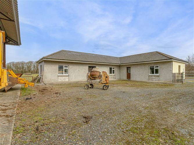 Greenfield House & Stables, Barrettstown, Newbridge, Kildare