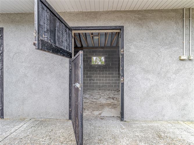 Greenfield House & Stables, Barrettstown, Newbridge, Kildare