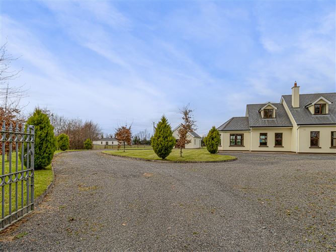 Greenfield House & Stables, Barrettstown, Newbridge, Kildare