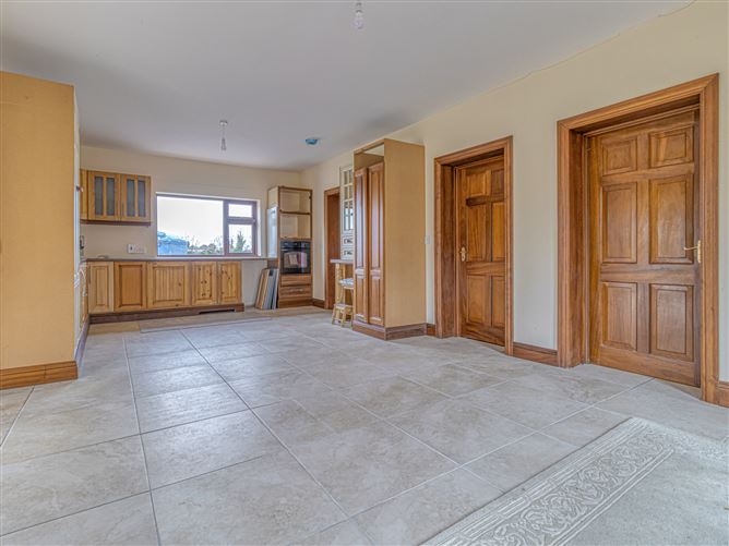 Greenfield House & Stables, Barrettstown, Newbridge, Kildare