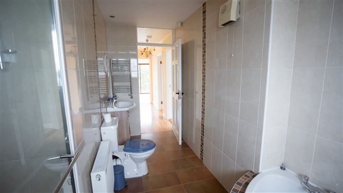 24 Wilmount Park, Carrignafoy, Cobh, Cork