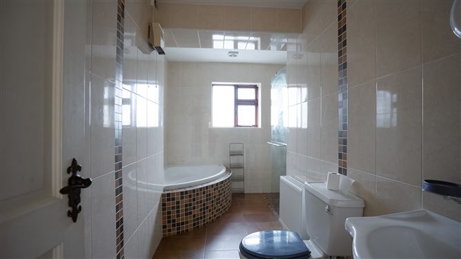24 Wilmount Park, Carrignafoy, Cobh, Cork