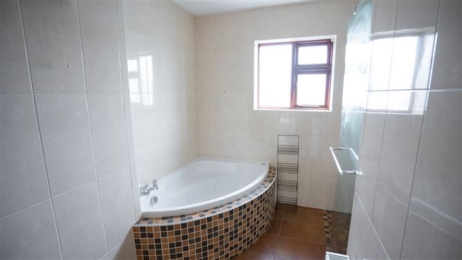 24 Wilmount Park, Carrignafoy, Cobh, Cork