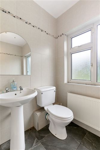 https://photos-a.propertyimages.ie/media/9/4/9/4781949/95e60c7c-905b-4552-bafd-38e9b9401435_l.jpg