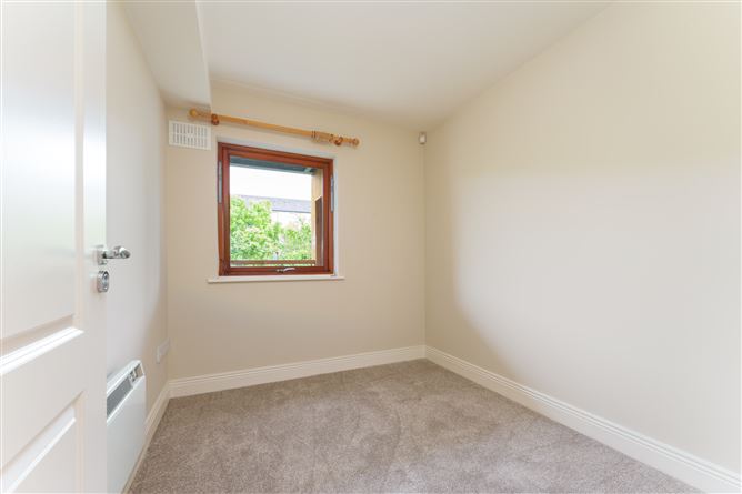 Photo 12 of 26 — 52 Hunters Hall, Ballycullen, Dublin 24