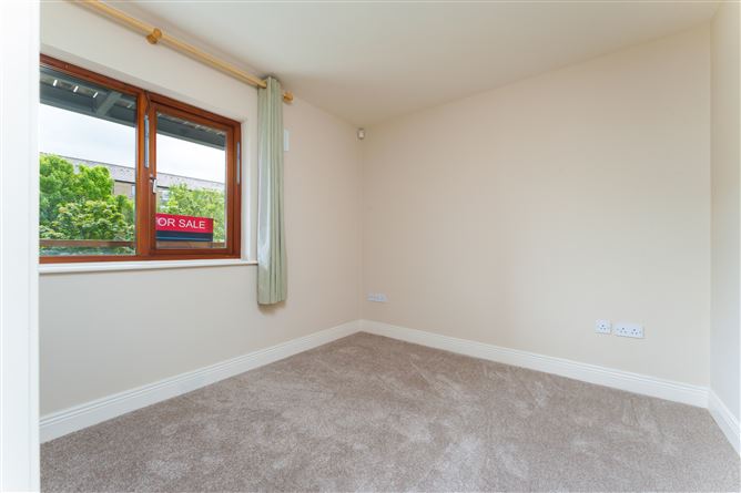 Photo 10 of 26 — 52 Hunters Hall, Ballycullen, Dublin 24
