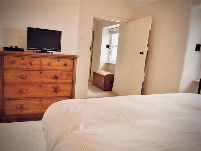 Master Walshe House, Clonfanlough, Ballinahown, Athlone, Offaly