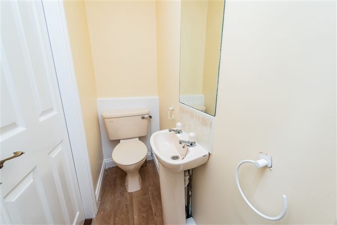 https://photos-a.propertyimages.ie/media/9/5/1/4926159/bd0440f6-c584-48a6-b857-532c96b871ab_l.jpg