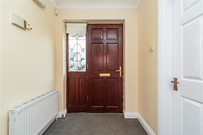 https://photos-a.propertyimages.ie/media/9/5/1/4926159/bd0440f6-c584-48a6-b857-532c96b871ab_l.jpg