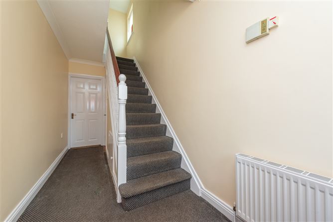 https://photos-a.propertyimages.ie/media/9/5/1/4926159/bd0440f6-c584-48a6-b857-532c96b871ab_l.jpg