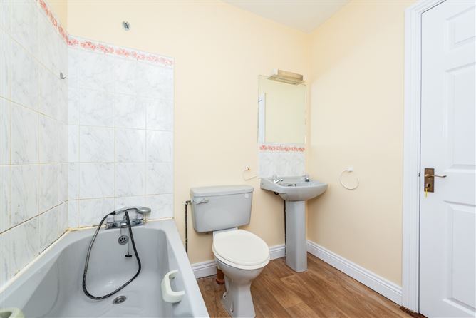 https://photos-a.propertyimages.ie/media/9/5/1/4926159/bd0440f6-c584-48a6-b857-532c96b871ab_l.jpg