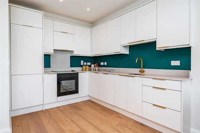 TOP FLOOR APARTMENT - 1 Bedroom, Harbour Gate, Naas, Co. Kildare with very large terraced area