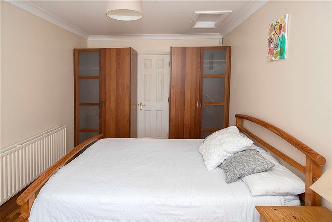 Photo 12 of 23 — 12 TOURNORE COURT, ABBEYSIDE, Dungarvan, Waterford