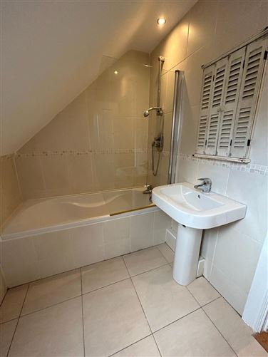 17 Clarkes Wood, Mount Oval Village, Rochestown, Cork