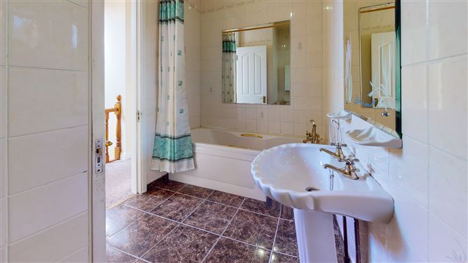Tara Lodge, Enniskerry, Co. Wicklow