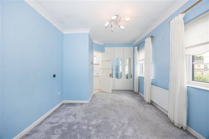 8 Woodlawn Walk, Santry, Dublin 9