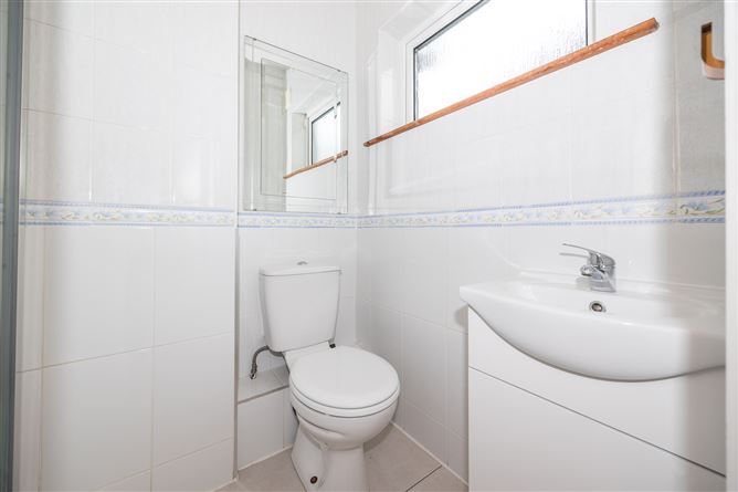 8 Woodlawn Walk, Santry, Dublin 9